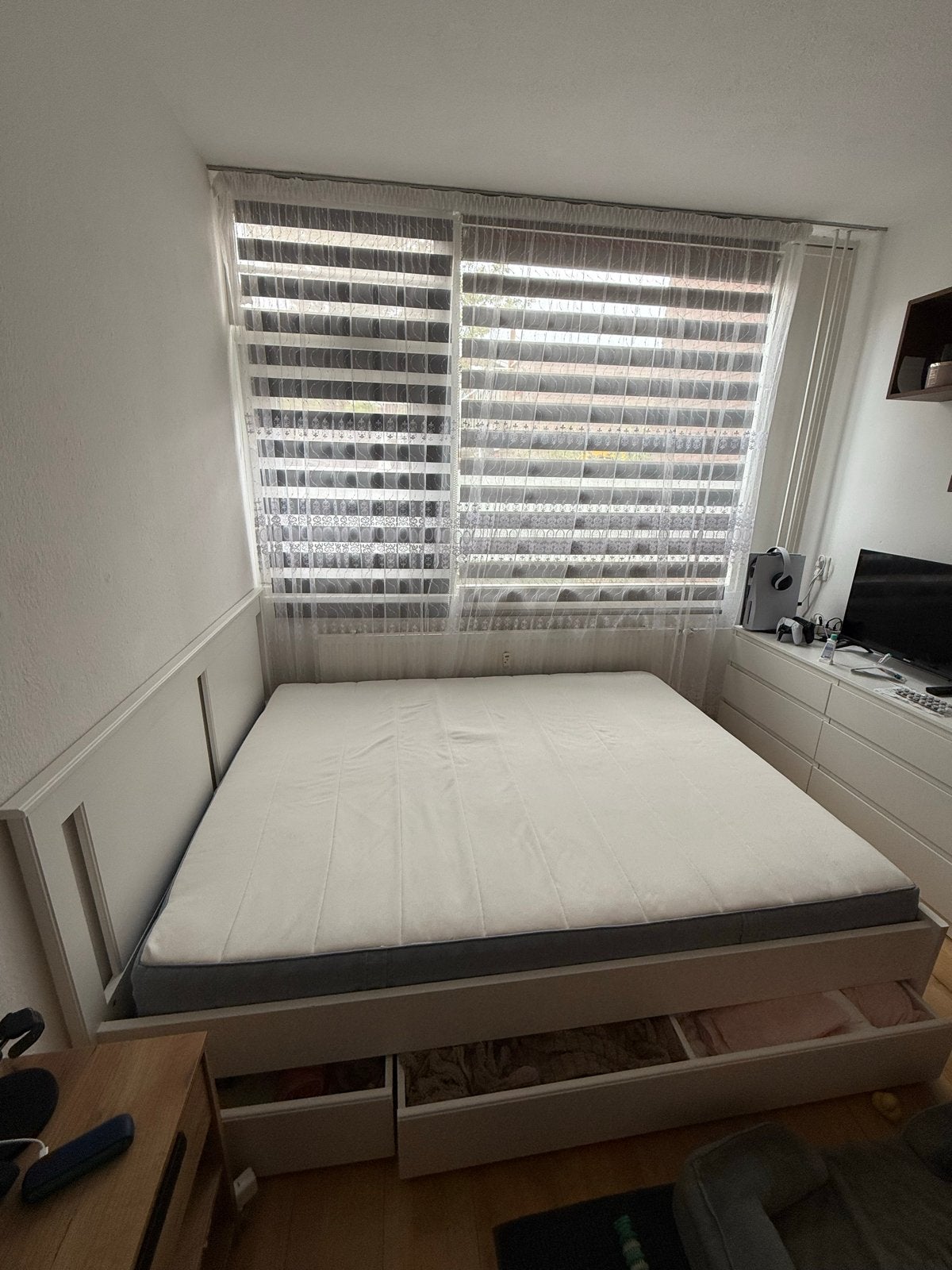 IKEA SONGESAND Bedframe met VESTERÖY matras 160x200 cm, Huis en Inrichting, Slaapkamer | Bedden, Ophalen, Wit, Tweepersoons, Zo goed als nieuw
