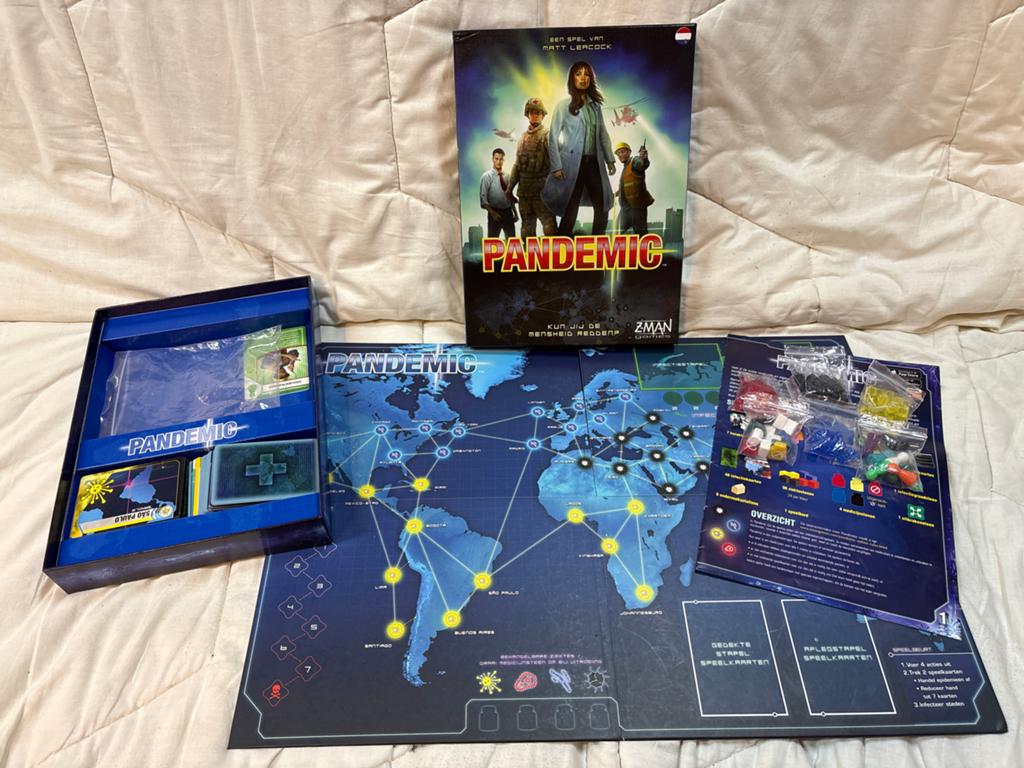 Pandemic Bordspel - Red de wereld van ziektes!, Drie of vier spelers, Ophalen of Verzenden, Gebruikt