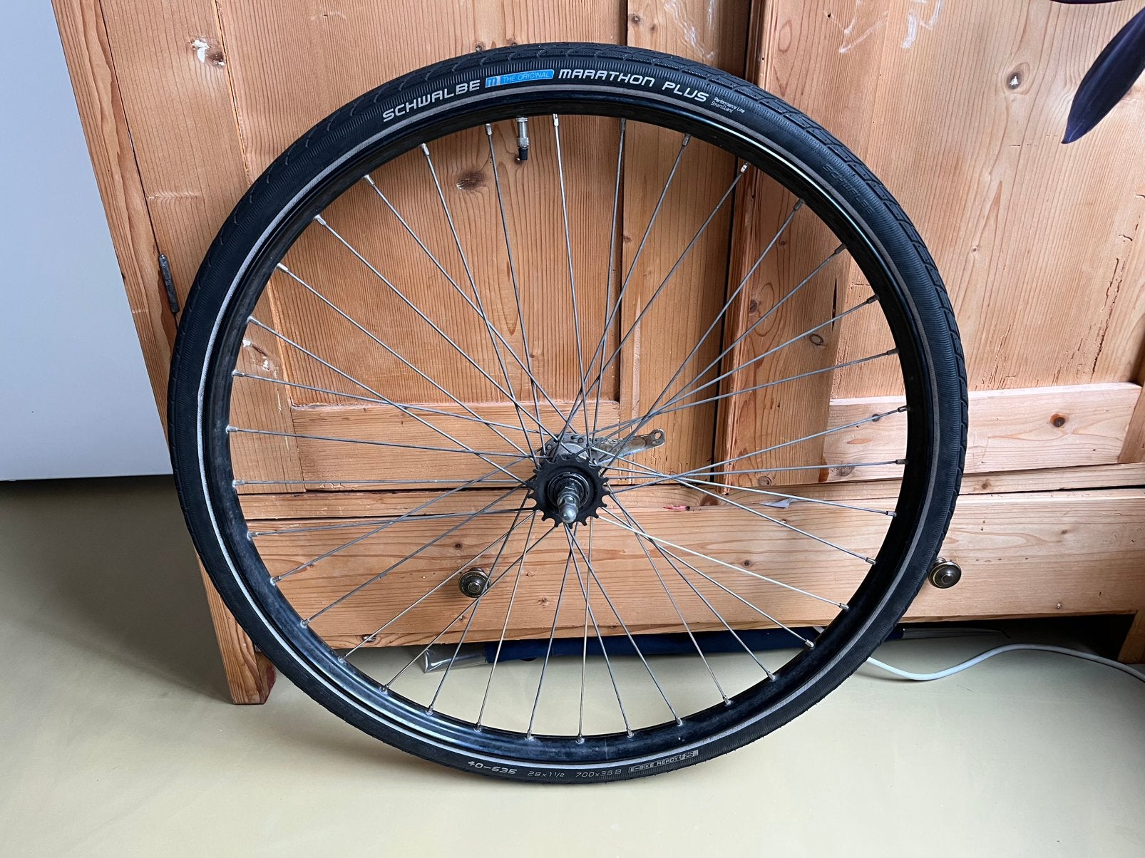 Fietswiel 28 inch (40-635 band) voor stads/omafiets, Fietsen en Brommers, Oldtimerfiets, Gebruikt, Staal, Ophalen