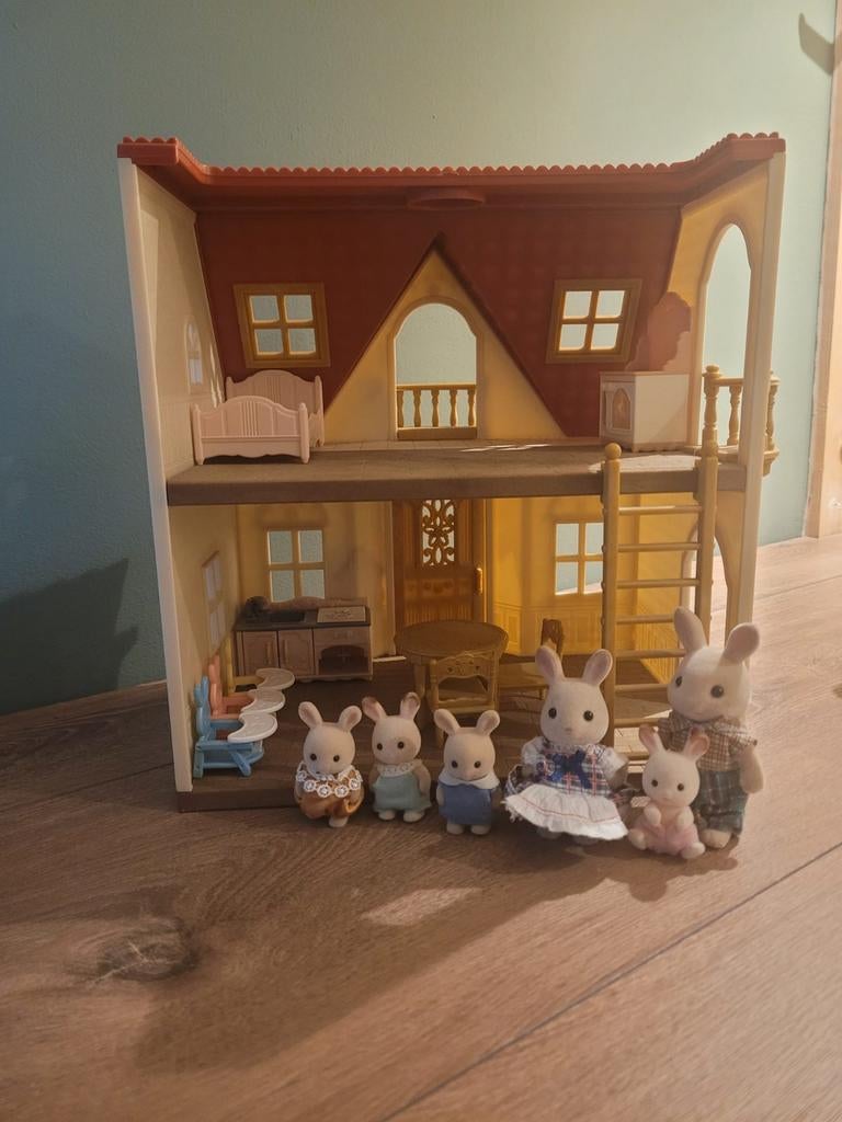 Sylvanian Families startershuis met gezin en accessoires, Kinderen en Baby's, Speelgoed | Poppenhuizen, Ophalen