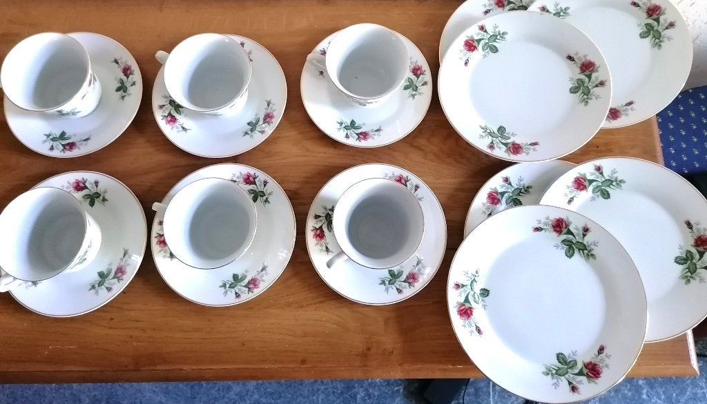 Koffieset 18 delig  nieuw in doos € 25,00, Nieuw, Ophalen of Verzenden, Overige stijlen, Kop(pen) en/of Schotel(s)