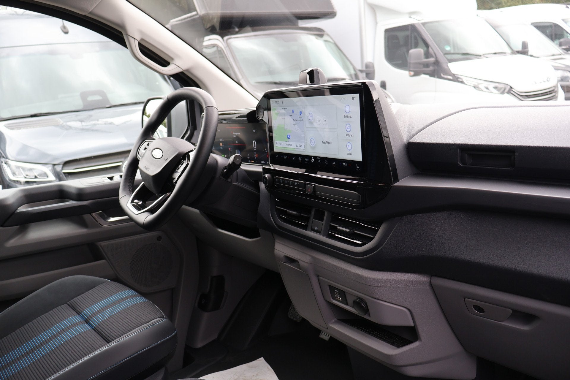 Ford E-Transit Custom L2 H1 Sport 71 kWh 218pk B&O 360 Camer, Auto's, Bestelauto's, Automaat, Gebruikt, Leder en Stof, Parkeersensor