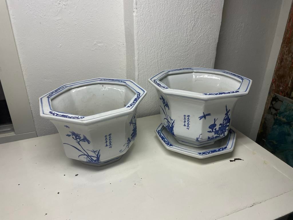 Set van 2 Chinese blauw-witte bloempotten met schotels, Overige materialen, Gebruikt, Minder dan 30 cm, Minder dan 60 cm