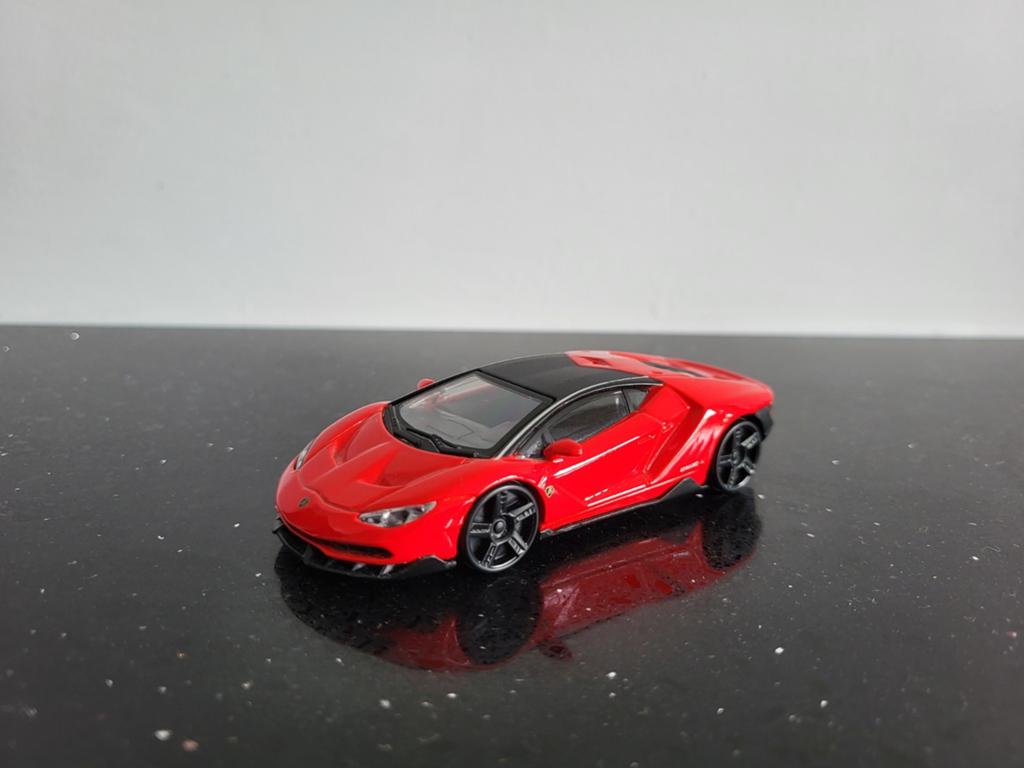 Lamborghini Centenario rood 1/43 Bburago, Ophalen of Verzenden, Zo goed als nieuw, Auto, Overige merken