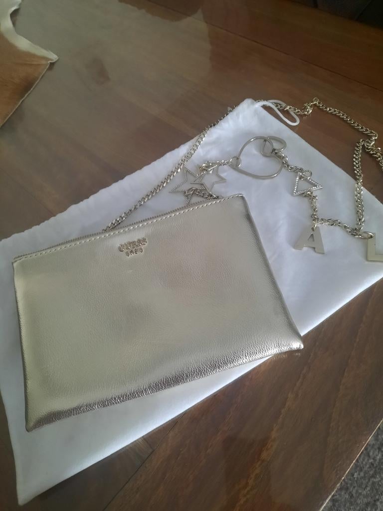 Guess gouden avondtasje, Sieraden, Tassen en Uiterlijk, Tassen | Damestassen, Ophalen of Verzenden, Zo goed als nieuw, Overige kleuren