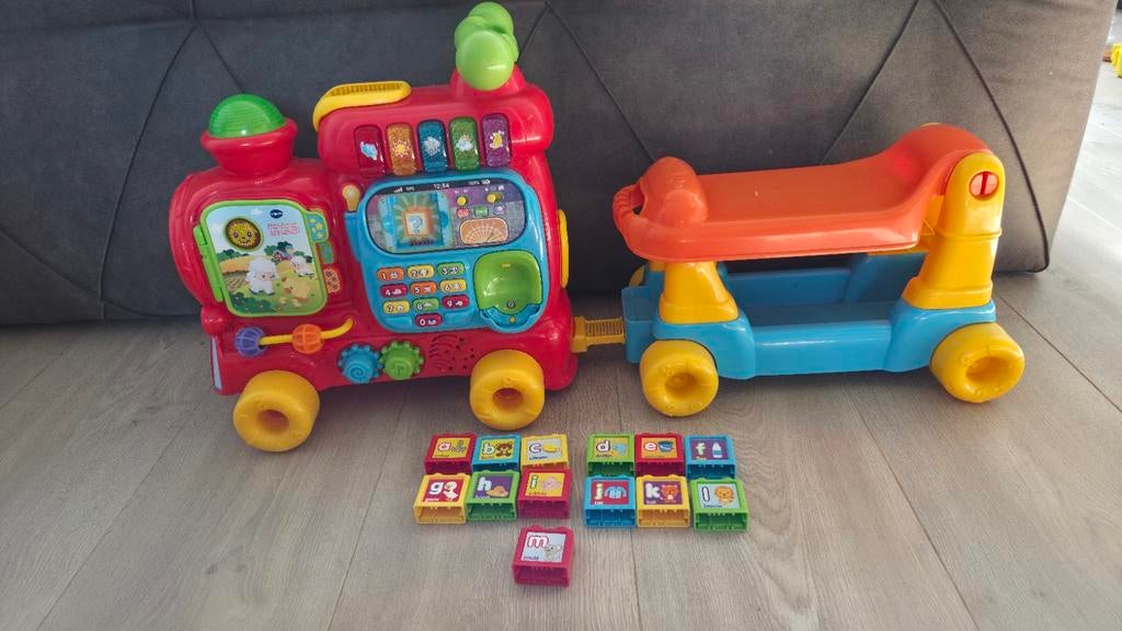 VTech 5 in 1 letter locomotiefmet loopwagen en letterblokjes, Ophalen, Gebruikt, Taal en Lezen, Met licht