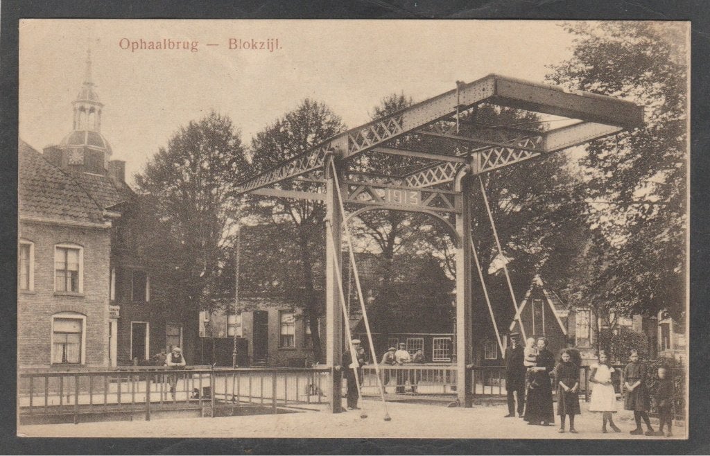 blokzijl   mensen bij de ophaalbrug, Verzamelen, Verzenden, 1920 tot 1940, Ongelopen, Overijssel