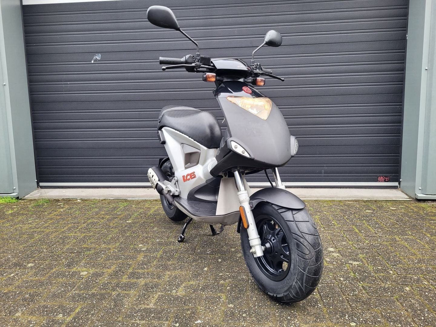 GILERA ICE 2T 50CC BROM / NL KENTEKEN BJ 2001 ZWART 9300KM, Fietsen en Brommers, Tweetakt, Onbekend, Zo goed als nieuw, Onbekend