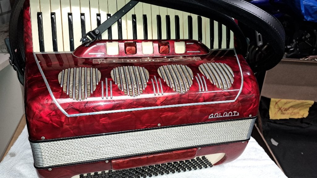 t.k. Galanti 120 bas accordeon rood, Muziek en Instrumenten, Gebruikt, Met koffer, Toetsaccordeon, 120-bas