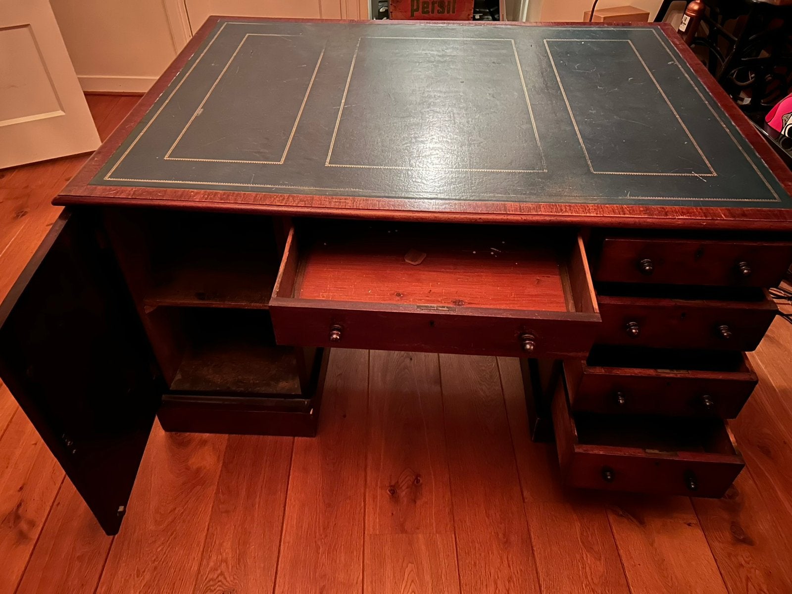 Klassiek houten dubbel bureau, Ophalen