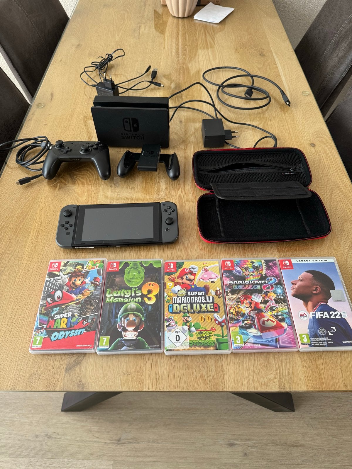 Nintendo Switch met 2 controllers en 5 games, Ophalen, Met games, Met 2 controllers, Zo goed als nieuw