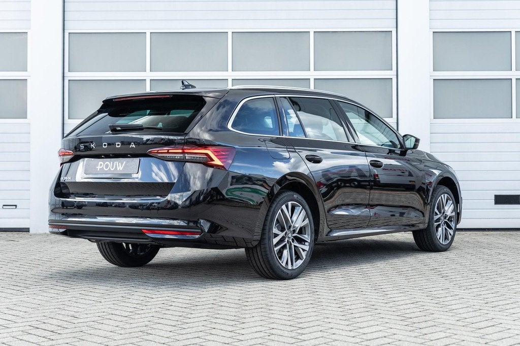 Skoda Octavia Combi 1.5 TSI 150pk MHEV Business Edition Plus, Auto's, Skoda, Stof, 1498 cc, 4 cilinders, Zwart