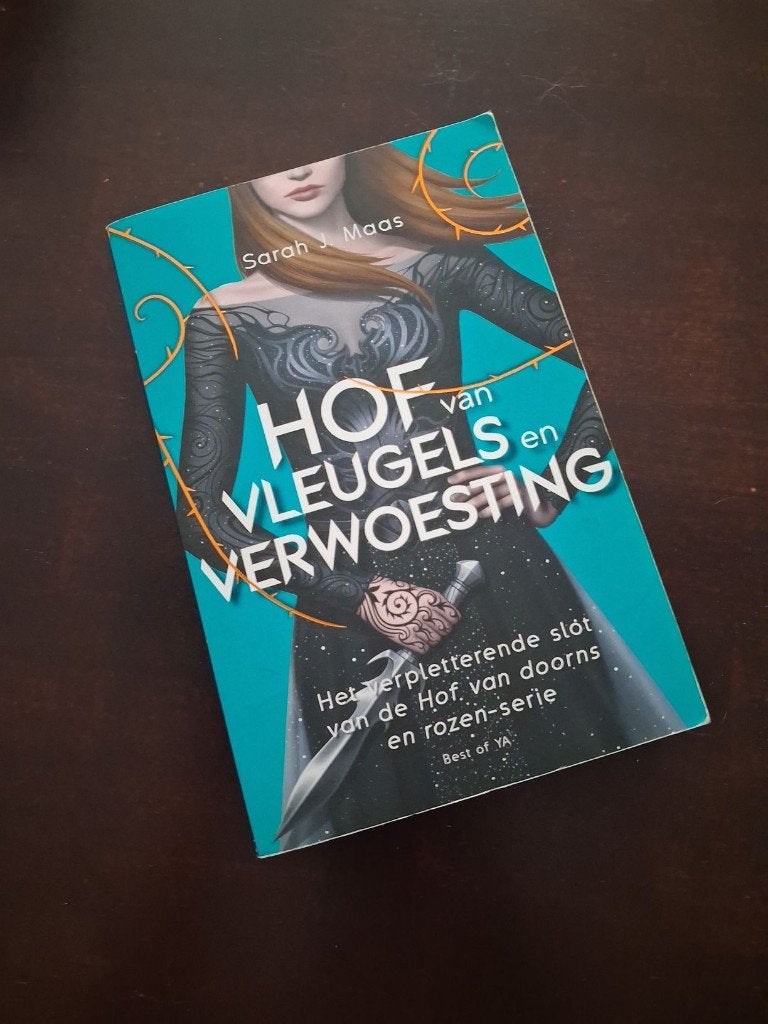 Sarah J. Maas - hof van vleugels en verwoesting, Ophalen of Verzenden, Zo goed als nieuw