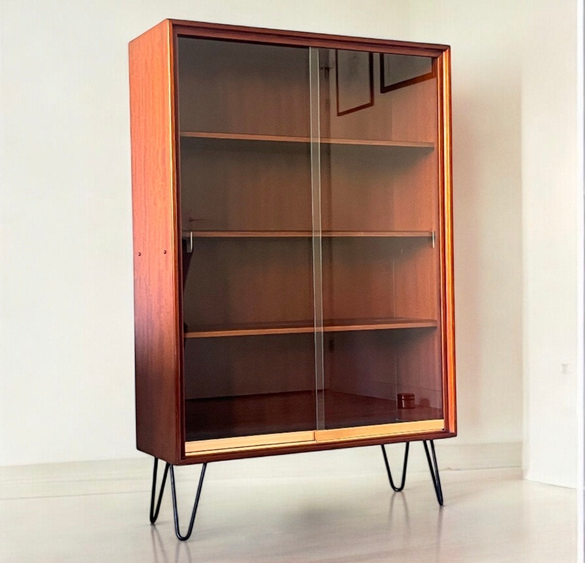 Vintage Formule Kempkes vitrinekast | boekenkast | retro, Huis en Inrichting, Ophalen, Met plank(en), 50 tot 100 cm, Niet bekend