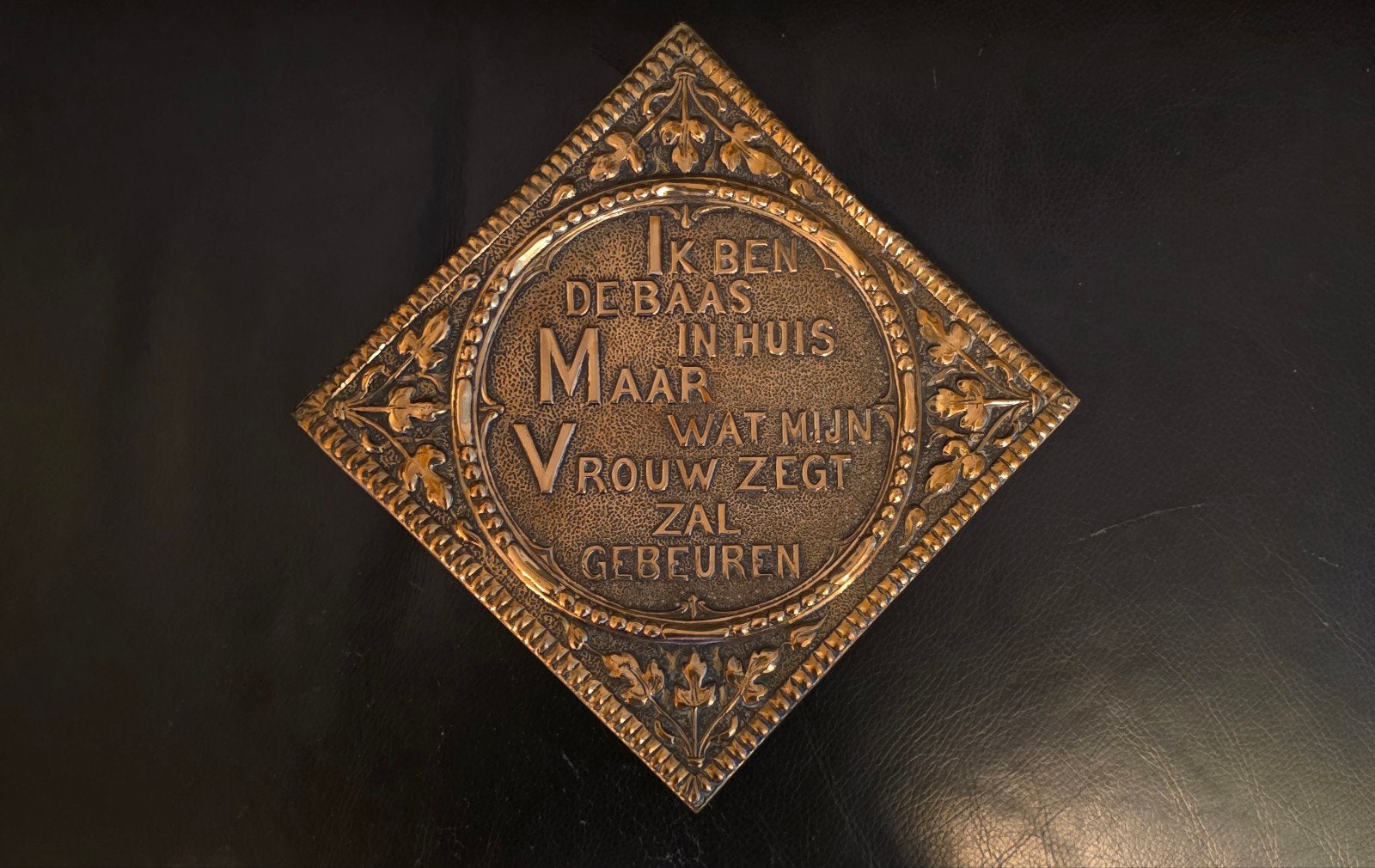 Antiek, koperen wandbord met oud-Hollandse spreuk, Ophalen of Verzenden, Koper