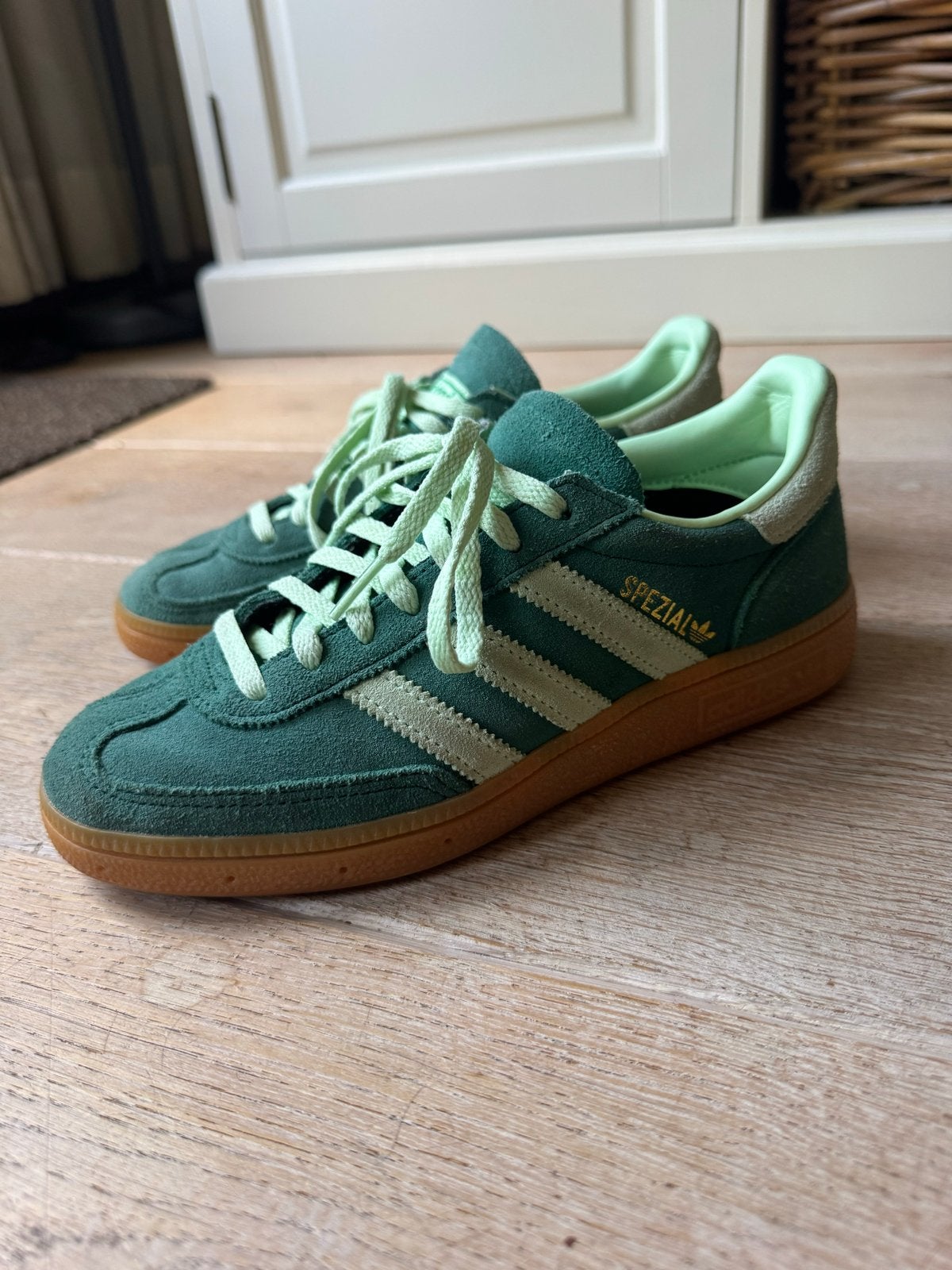 Adidas Spezial sneakers - Groen, Kleding | Dames, Ophalen of Verzenden, Zo goed als nieuw, Groen, Sneakers of Gympen
