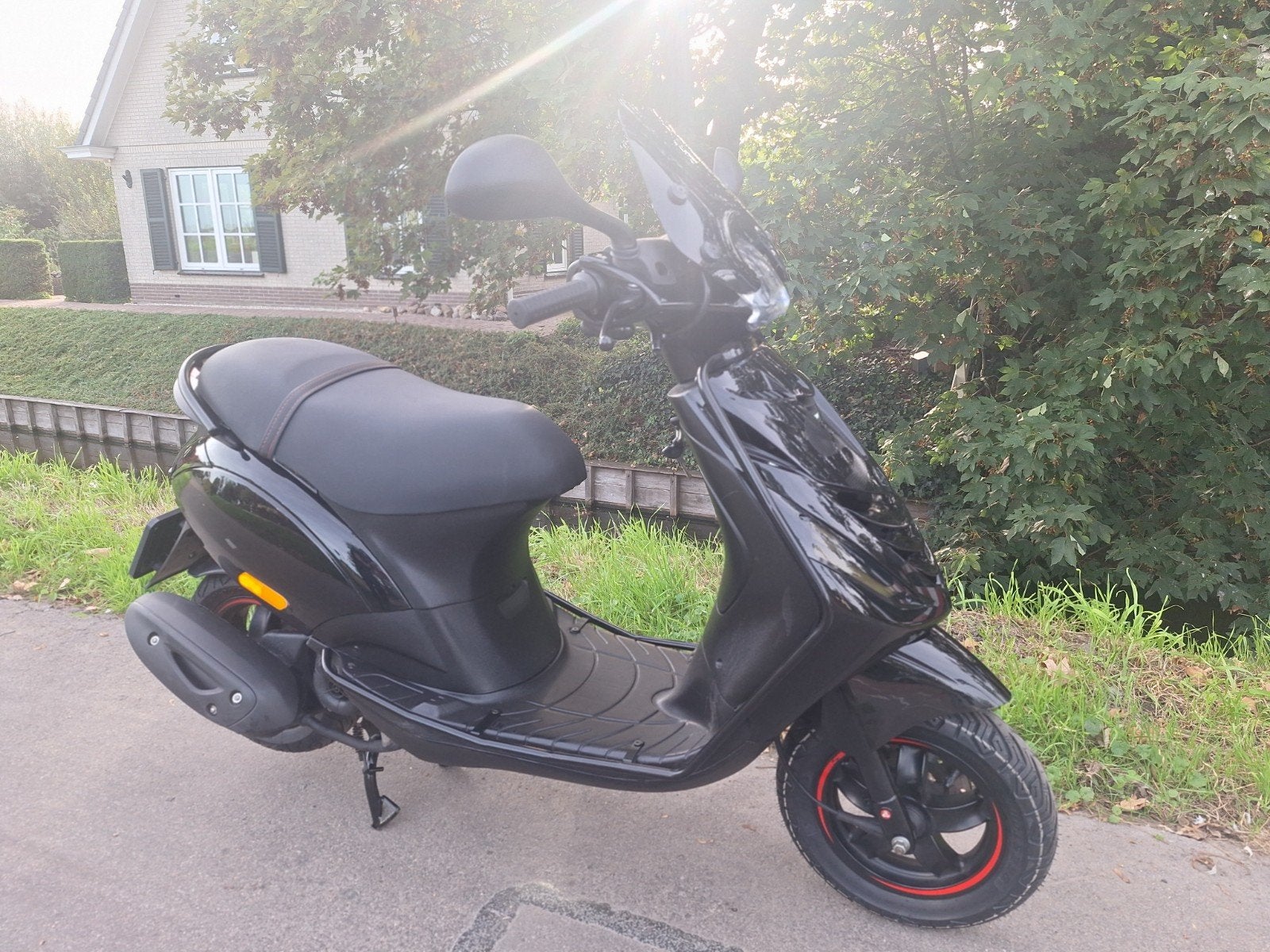 Mooie Piaggio Zip 45km  black bromscooter 2020 full, Fietsen en Brommers, Ophalen, Zo goed als nieuw, Benzine, Zip