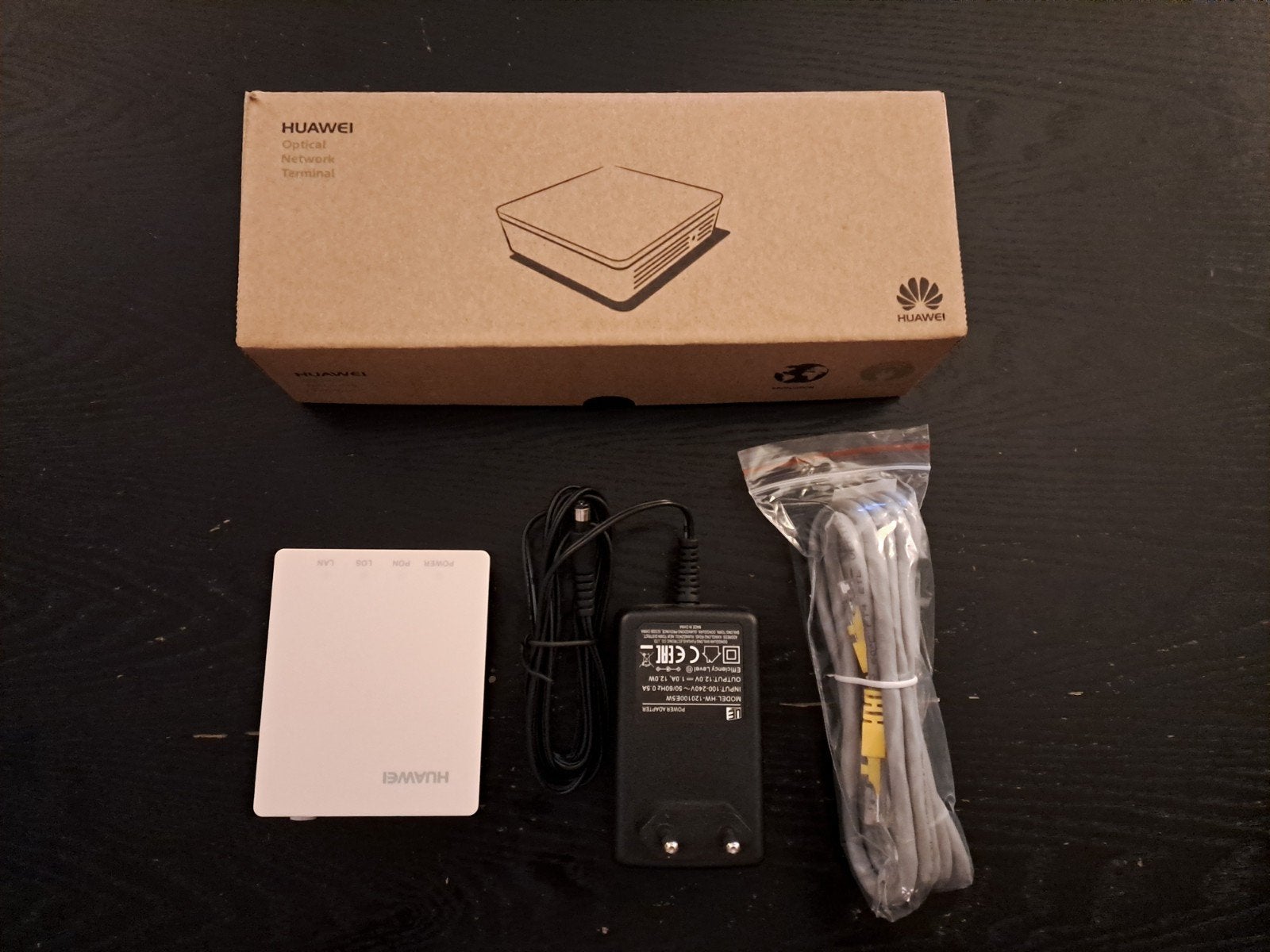 Huawei Optixstar hg8010hv6-10 Gpon Terminal (NT-kastje), Computers en Software, Routers en Modems, Ophalen, Zo goed als nieuw
