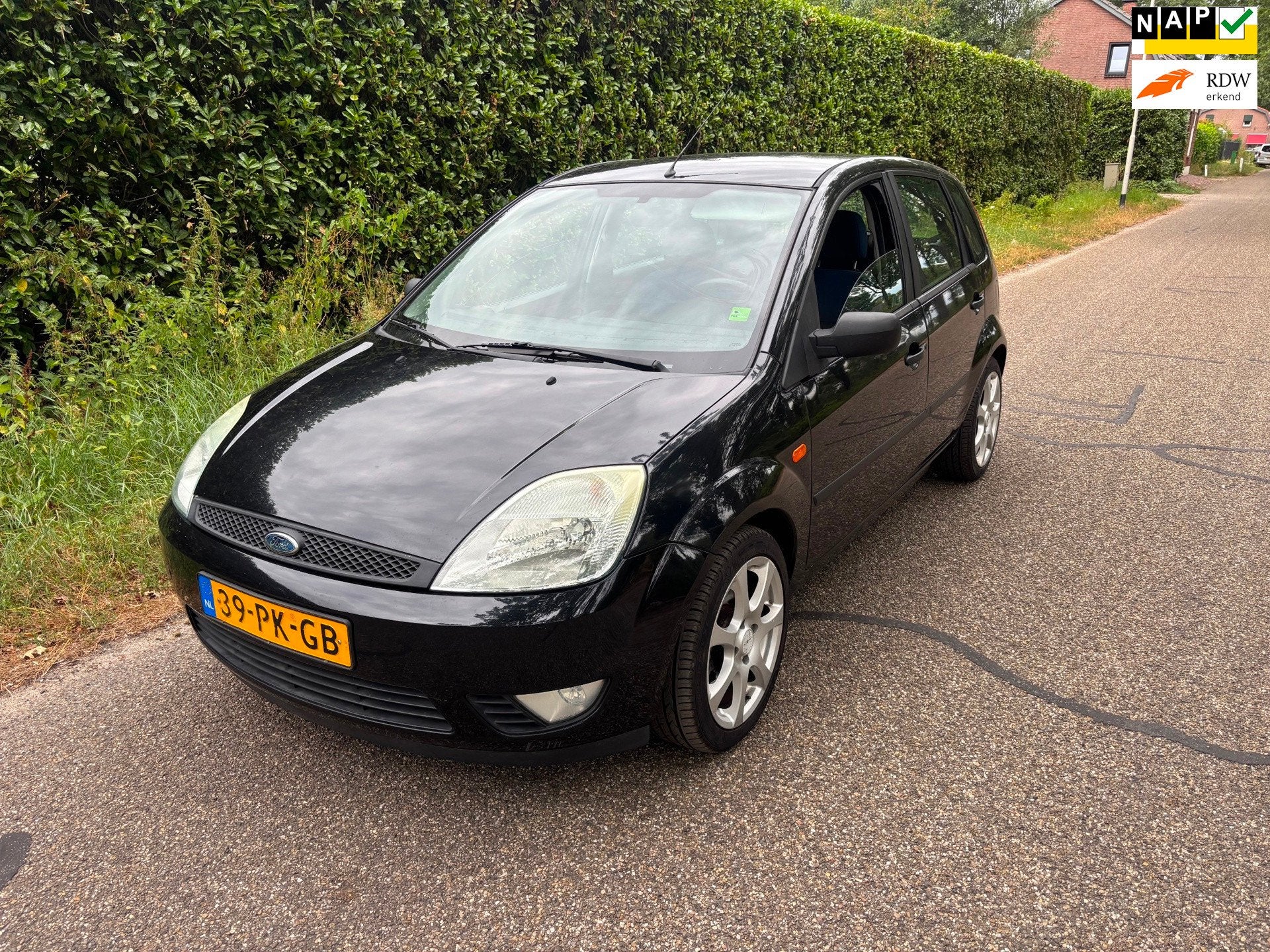 Ford Fiesta 1.3 Futura apk tot augustus 2027, 1299 cc, Zwart, Origineel Nederlands, Bedrijf
