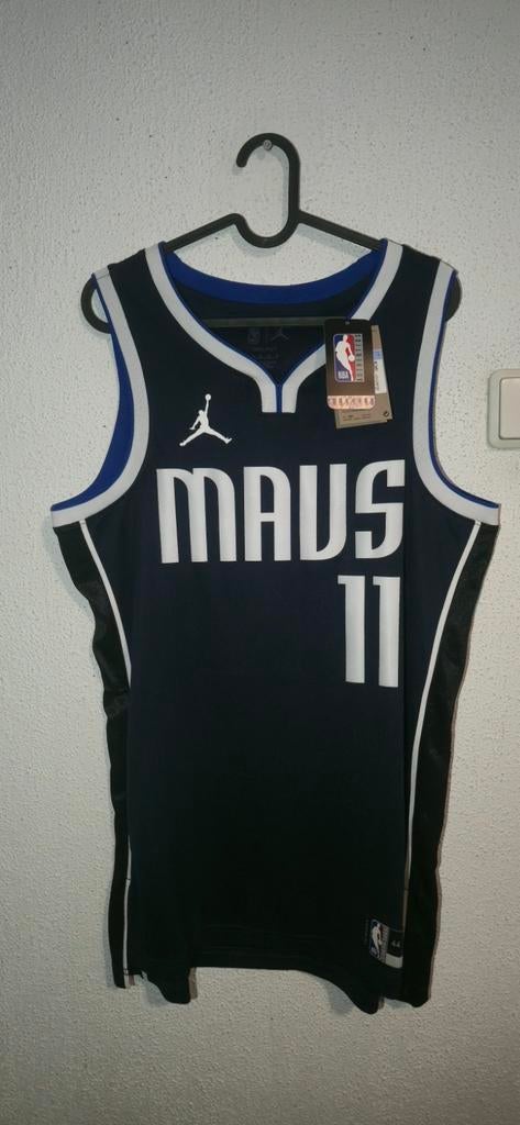 NBA KYRIE IRVING JERSEY SIZE S, Sport en Fitness, Basketbal, Ophalen of Verzenden, Nieuw, Kleding