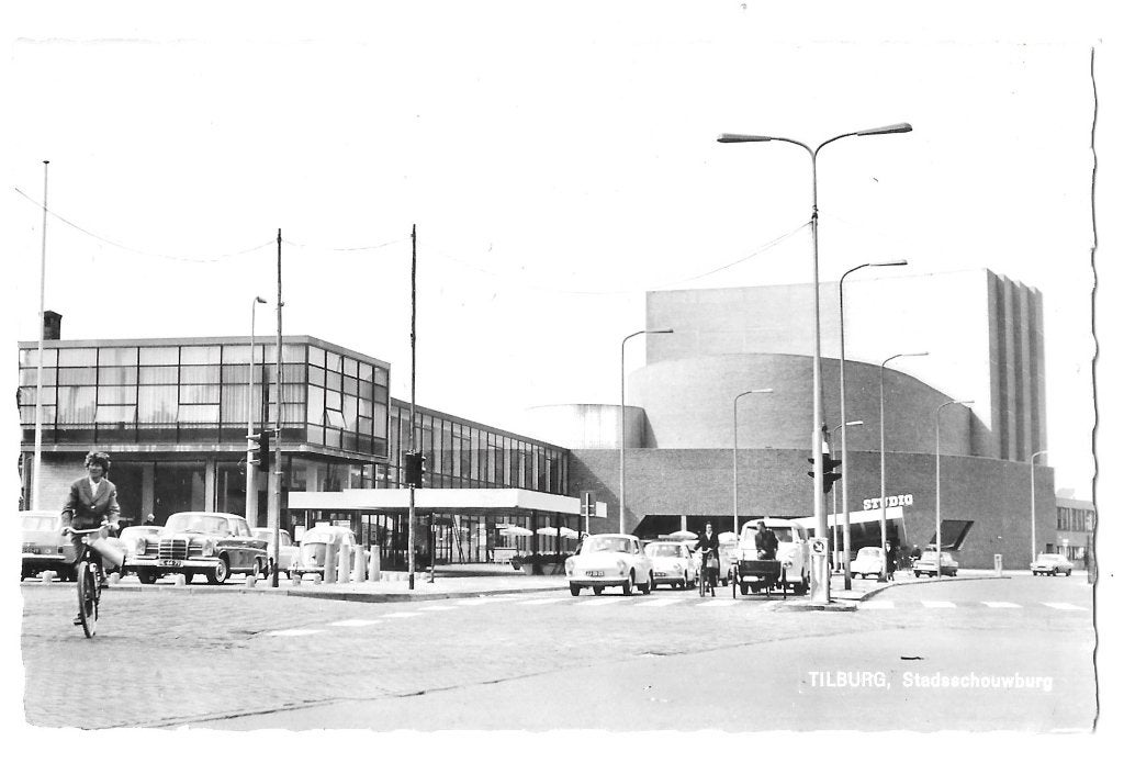 AK Tilburg - Stadsschouwburg, Verzenden, 1960 tot 1980, Ongelopen, Noord-Brabant
