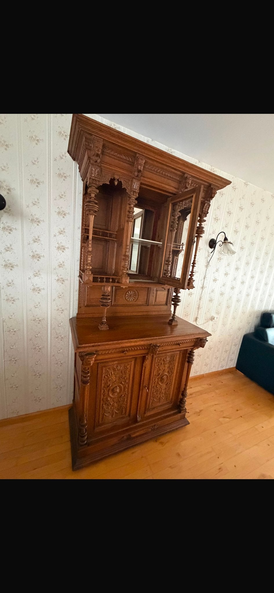 Antiek gesneden houten buffetkast met spiegel, Ophalen