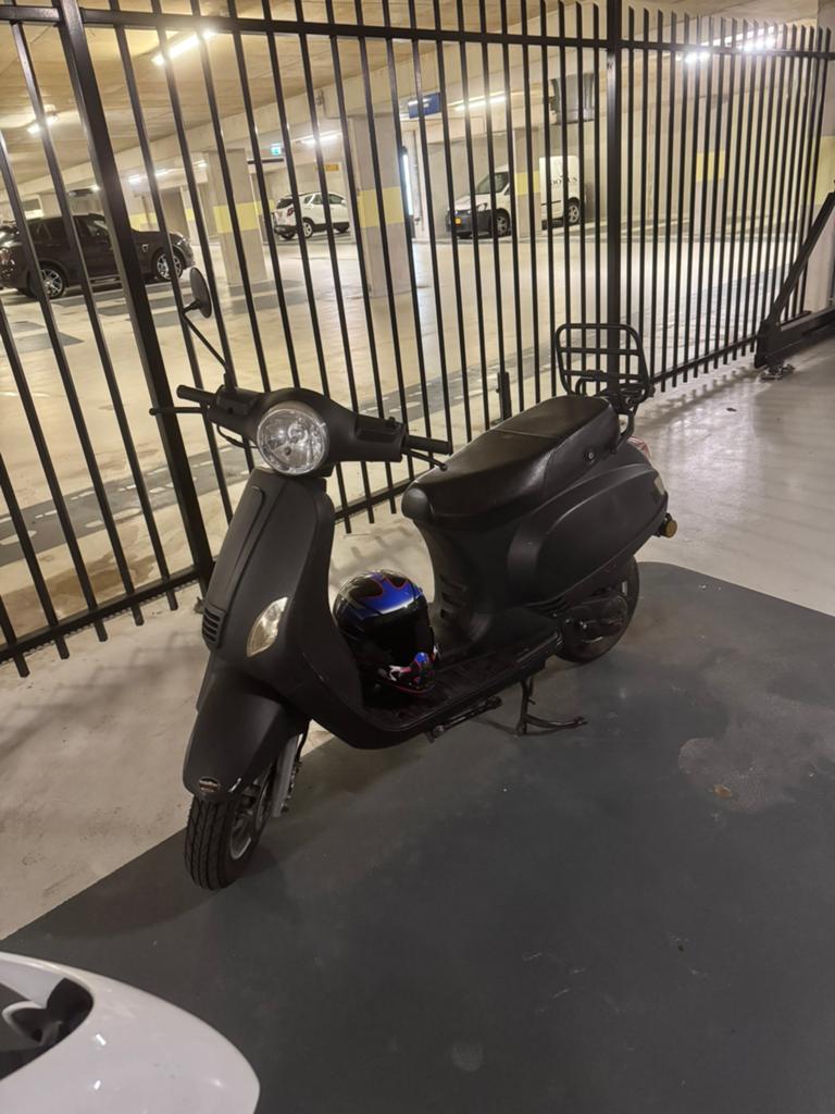 Btc scooter geel kenteken, Ophalen, Zo goed als nieuw, Benzine