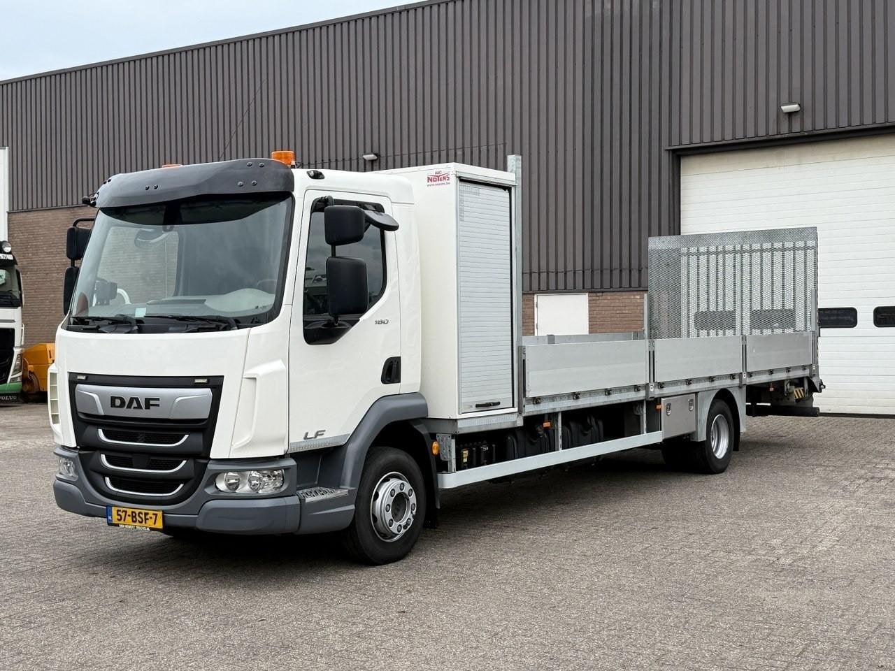 DAF LF 180 FA / Only 15.132 km ! / Oprijwagen Machinetranspo, Auto's, Achterwielaandrijving, Wit, Bedrijf, Diesel