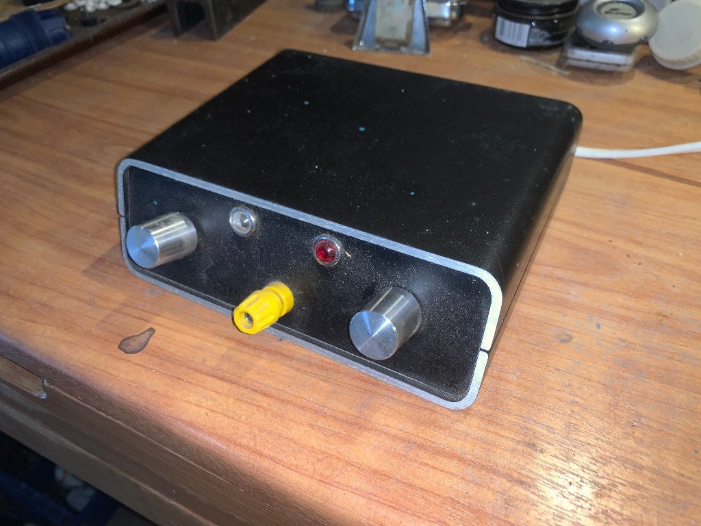 Blokgolfgenerator (1200 - 1400 Hz), Ophalen of Verzenden, Gebruikt, Elektriciteit