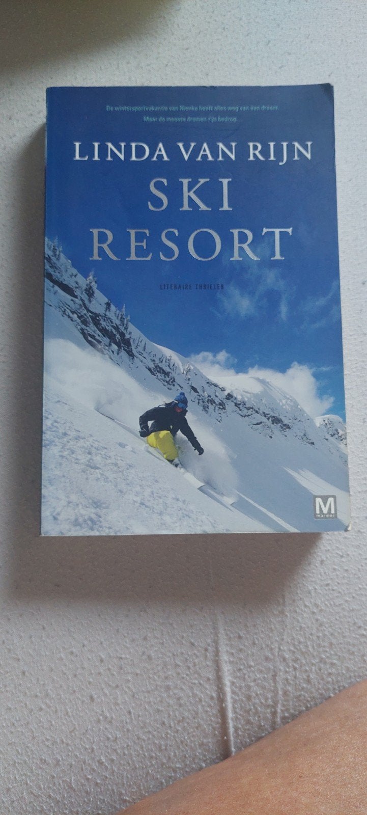 Linda van Rijn - Ski Resort (Literaire thriller), Ophalen of Verzenden, Gelezen, Linda van Rijn, Nederland
