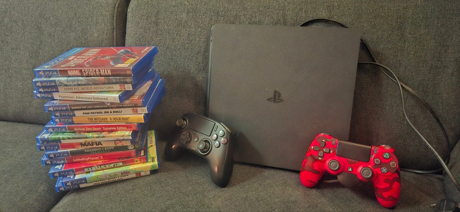 PS4 1TB met 15 spellen en 2 controllers, Met 2 controllers, Ophalen of Verzenden, Zo goed als nieuw, Met harde schijf