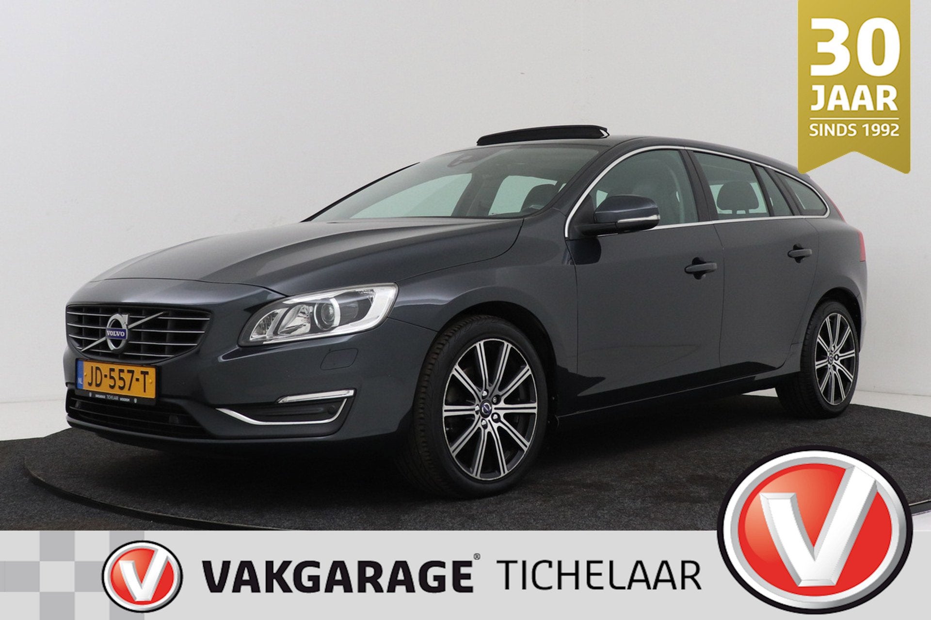 Volvo V60 2.0 T4 Nordic+ | Org NL | Schuif-/Kanteldak | Leer, Auto's, 1969 cc, Handgeschakeld, 1600 kg, 84 €/maand