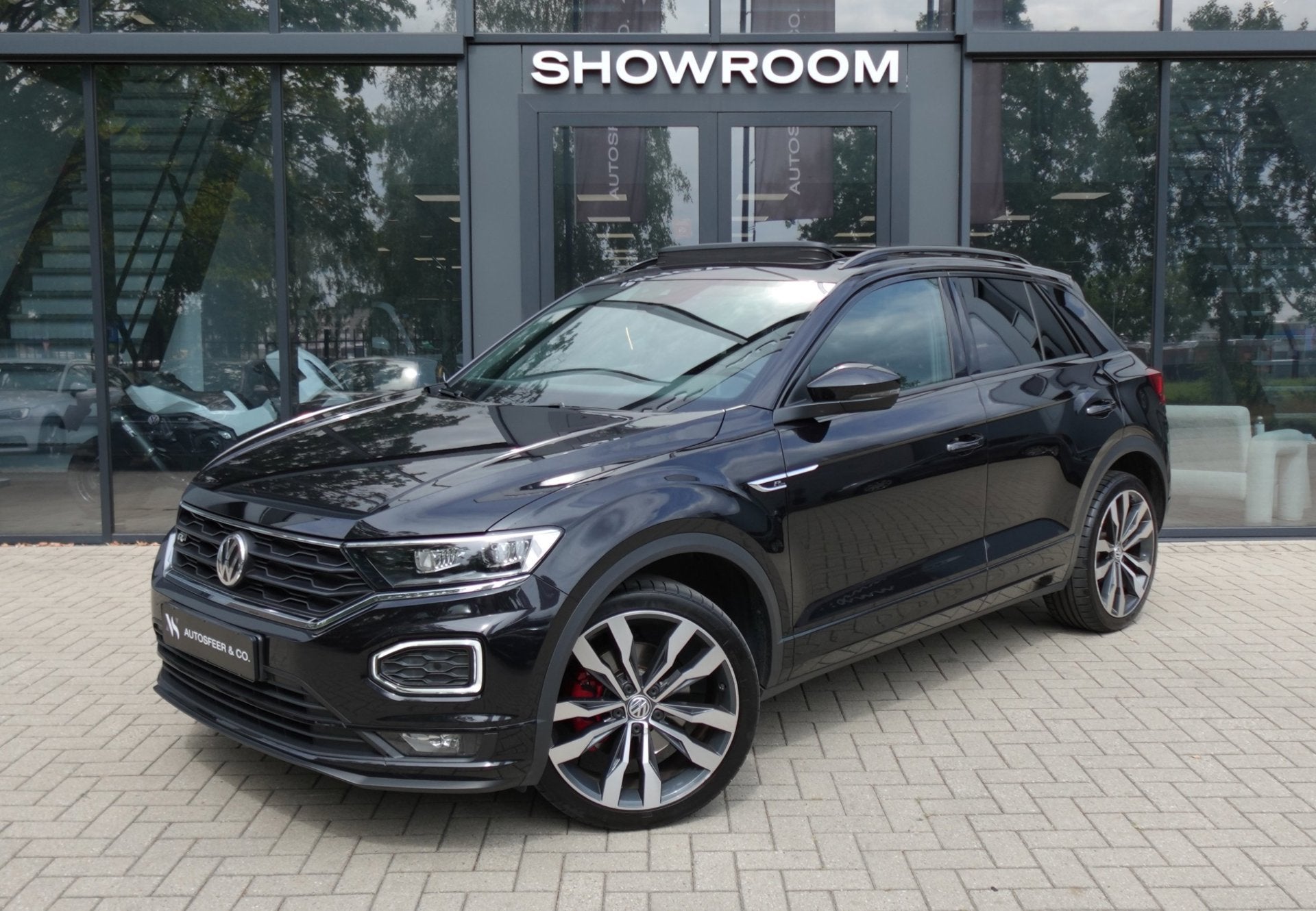 Volkswagen T-Roc 1.5 TSI Sport Business R PANO CAM ACC, Auto's, Volkswagen, 4 cilinders, 150 pk, Zwart, Grijs