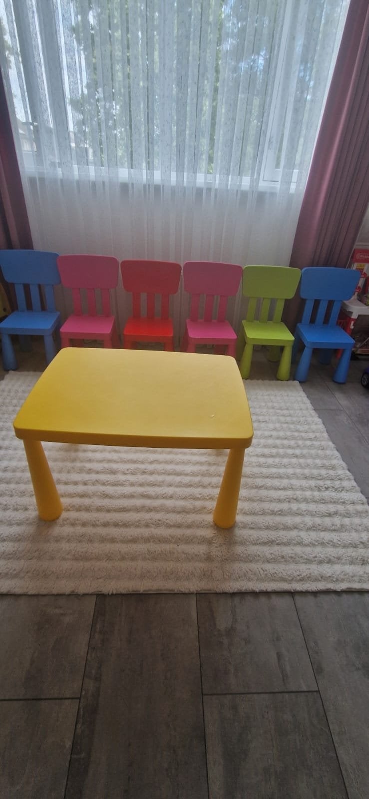 Kleurrijke kinderzitjes en tafel - ideaal voor speelkamer, Ophalen, Gebruikt, Tafel(s) en Stoel(en)