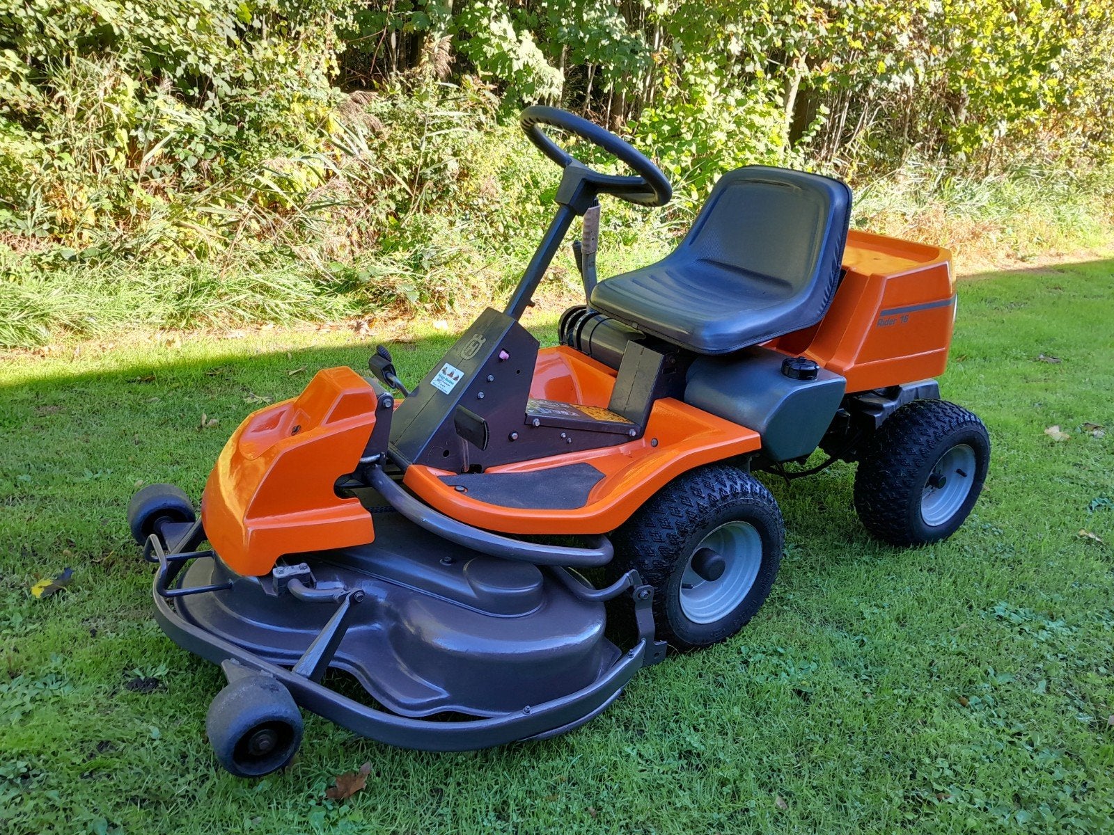 Goede Husqvarna Rider 16 frontmaaier, Tuin en Terras, Ophalen, Gebruikt, Elektrische starter, 90 tot 120 cm