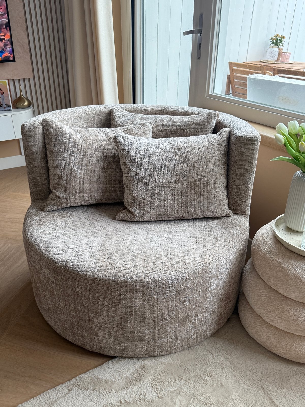 Taupe loveseat met kussens  - als nieuw!, Huis en Inrichting, Fauteuils, Ophalen, Zo goed als nieuw, Stof, 75 tot 100 cm