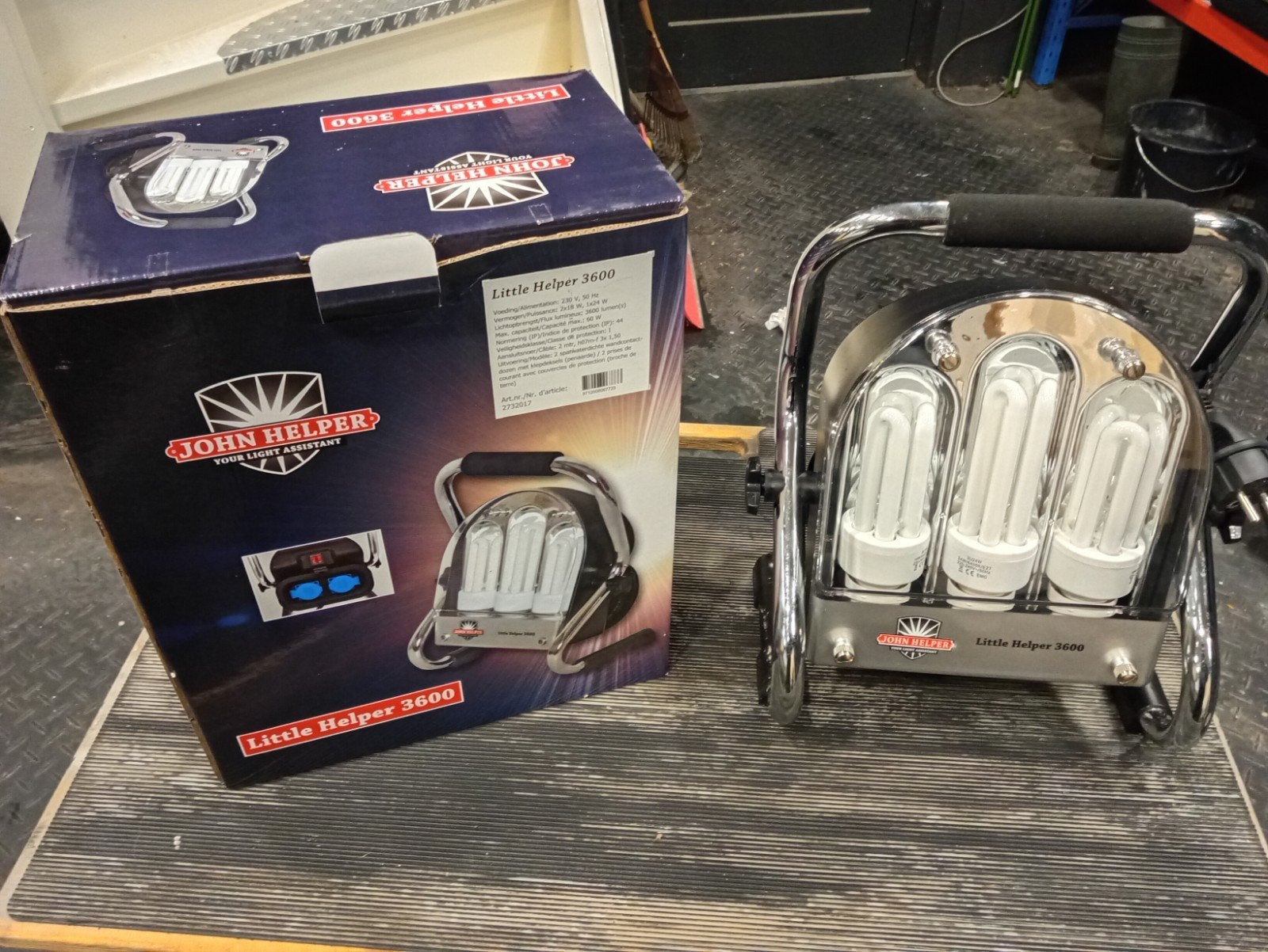 John Helper Little Helper 3600 Bouwlamp met 2 stopcontacten, Ophalen, Lamp met armatuur, 50 tot 200 watt, Nieuw