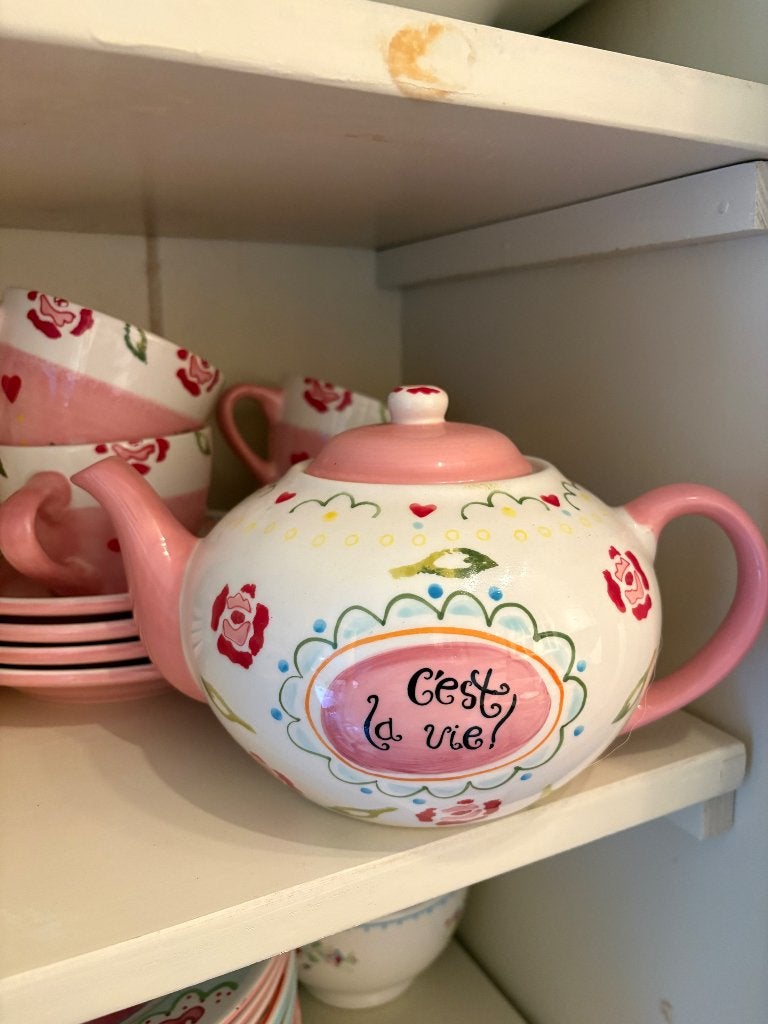 Theepot + 4 theekopjes C’est la vie by Jet Versteege, Huis en Inrichting, Keuken | Servies, Overige typen, Ophalen of Verzenden