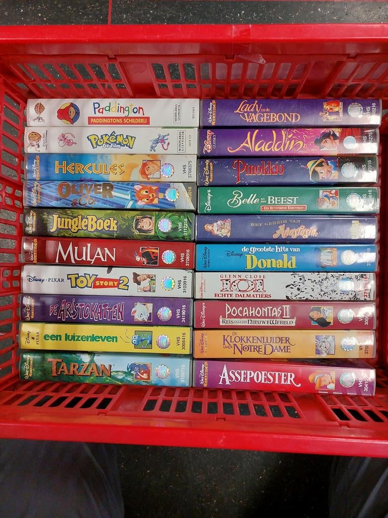 Grote collectie Disney VHS-banden en meer (20 stuks), Alle leeftijden, Ophalen, Gebruikt, Overige genres