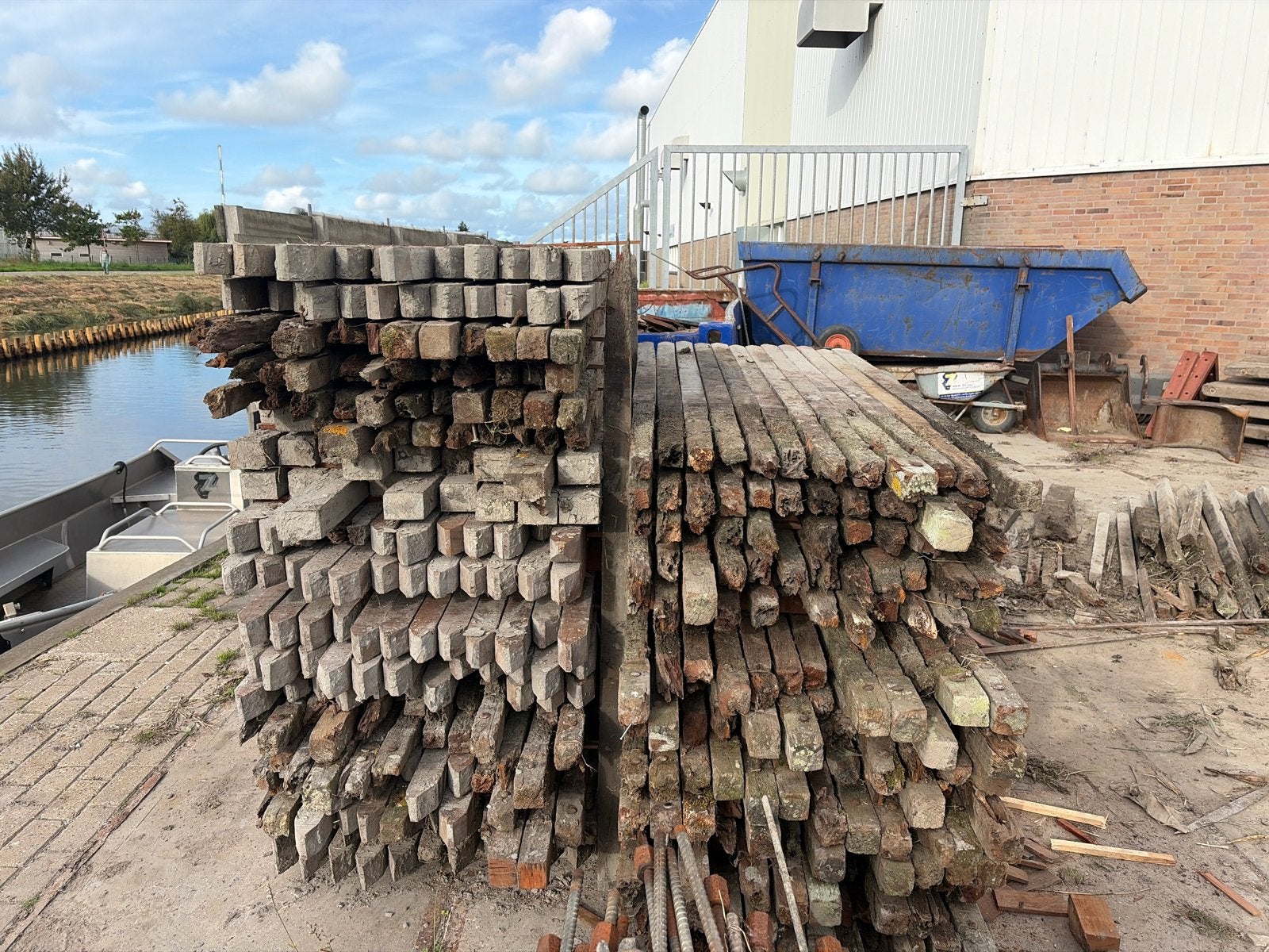 Gebruikte hardhouten palen - 400 stuks, 150cm bruikbaar, Tuin en Terras, Ophalen, Gebruikt, Hardhout, 250 cm of meer