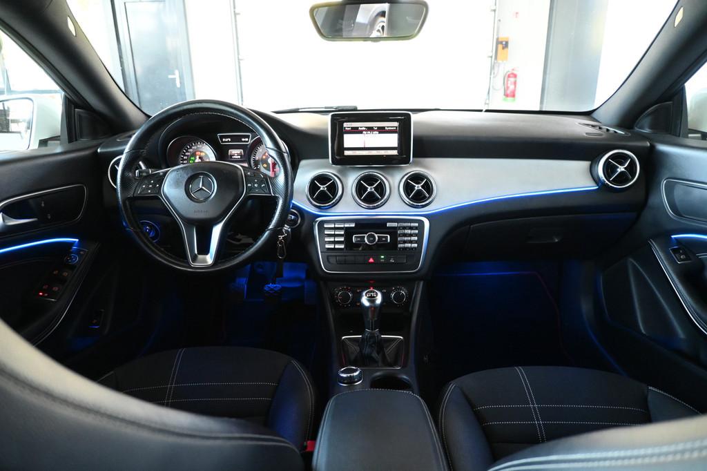 Mercedes-Benz CLA-Klasse 200 Ambition Bi-Xenon Cruise Airco, Voorwielaandrijving, Gebruikt, Met garantie (alle), Leder en Stof