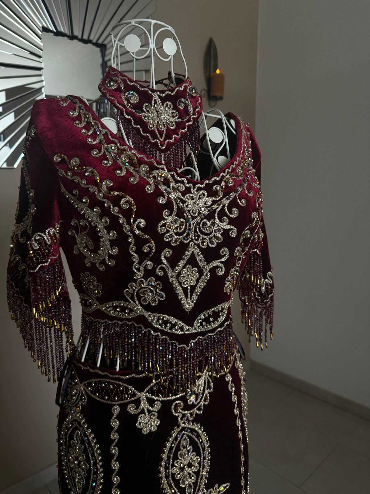 Prachtige Galajurk - Bordeauxrood met Gouden Borduurwerk, Kleding | Dames, Galajurk, Zo goed als nieuw, Rood, Ophalen