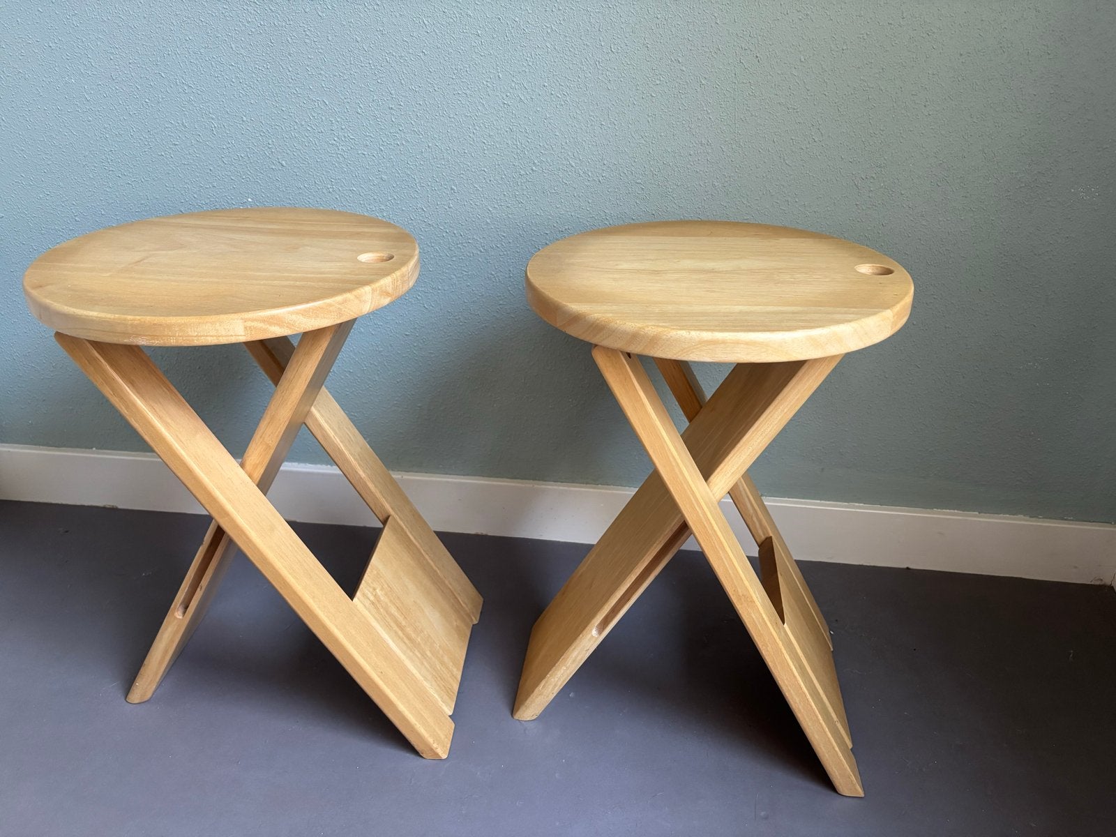 Suzy Stool opklapbare krukjes van Adrian Reed (jaren '80), Huis en Inrichting, Ophalen of Verzenden, Zo goed als nieuw, Hout