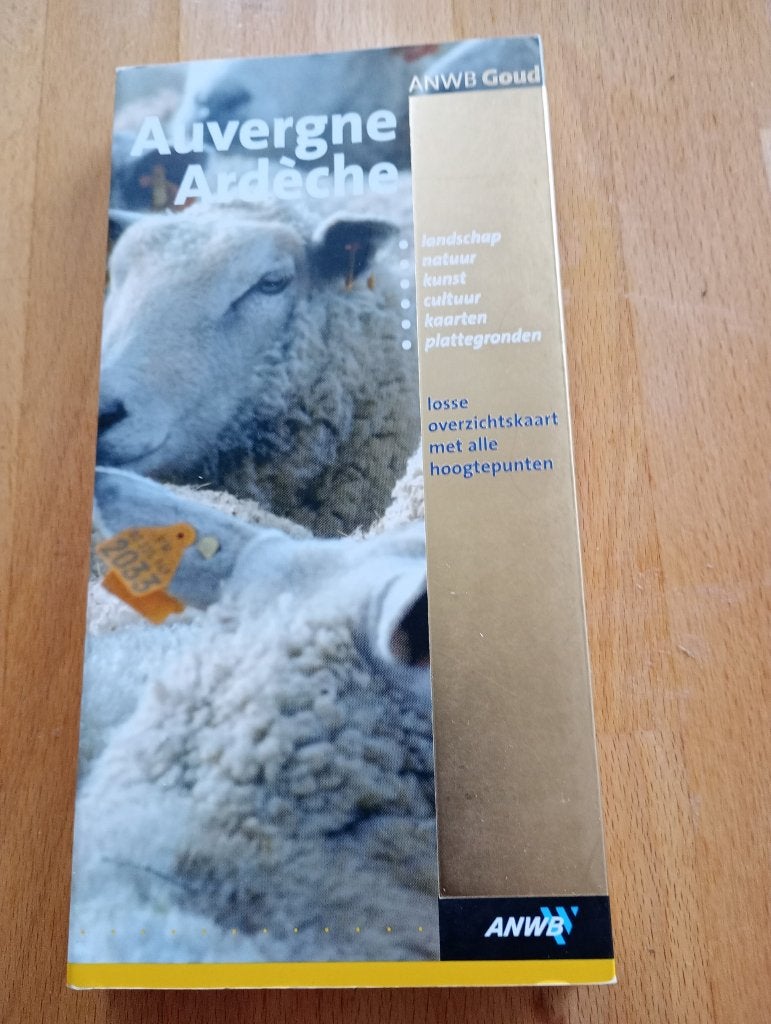 Auvergne en Ardeche, Boeken, Gelezen, Europa, Ophalen of Verzenden, Reisgids of -boek