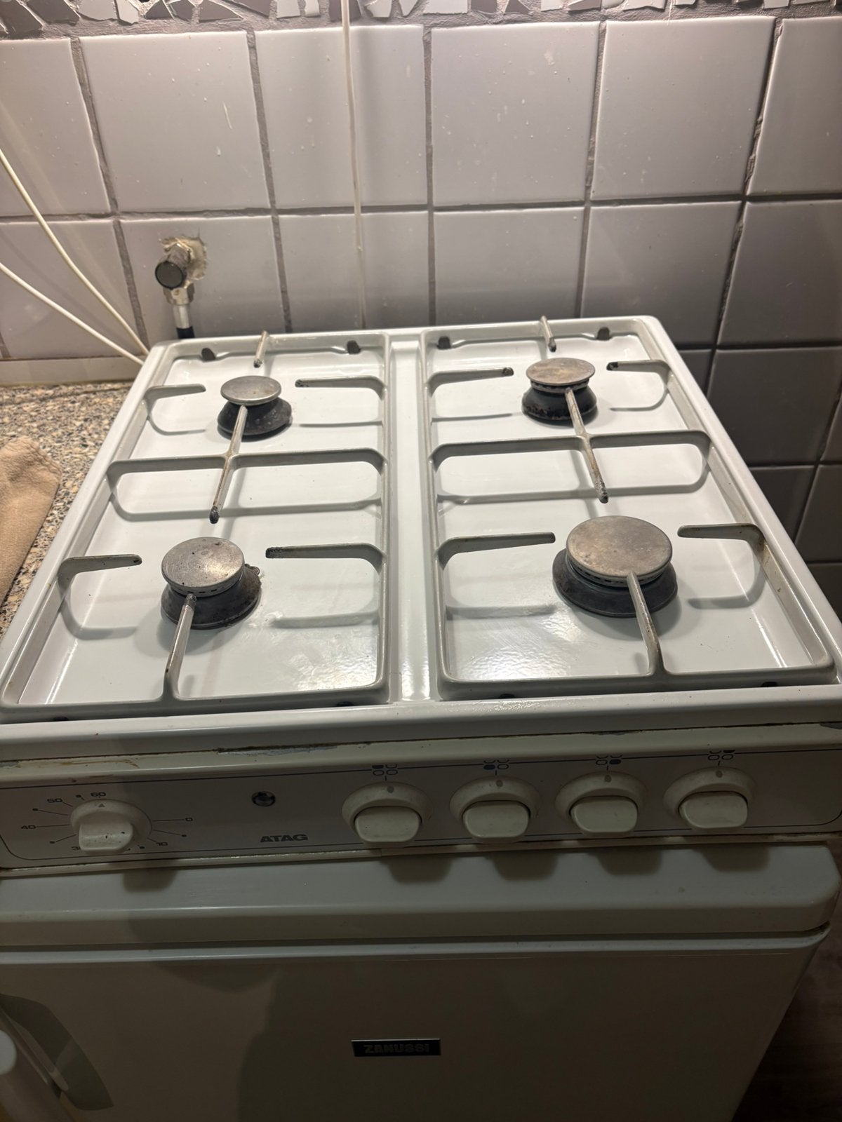 GRATIS fornuis, Witgoed en Apparatuur, Ophalen, 4 kookzones, Zo goed als nieuw, Gas