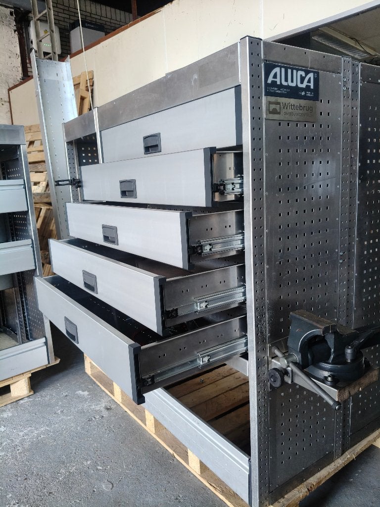 Aluca (2608) L 150 B 42 H 135 € 949, Ophalen, Zo goed als nieuw, Info@laaiin.nl, Laaiin