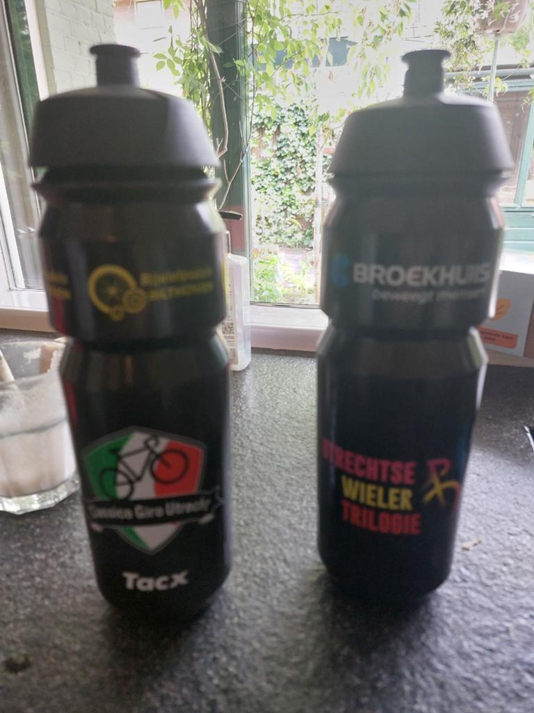 Gratis bidons, alleen afhalen., Sport en Fitness, Bidons, Ophalen of Verzenden