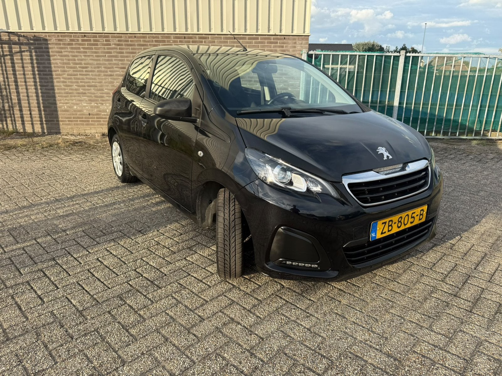 Peugeot 108 1.0 E-vti Access | 72pk 5D 2019 Zwart, Voorwielaandrijving, Dealer onderhouden, 4 stoelen, Zwart