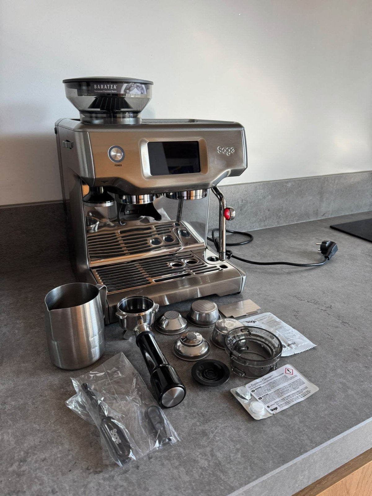 Sage Barista Touch koffiemachine met accessoires, Ophalen of Verzenden, Zo goed als nieuw, Koffiemachine, Koffiebonen