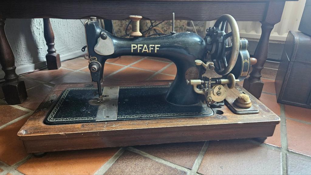 Pfaff  naaimachine, Ophalen